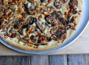 Cheesy-Four-Mushroom-White-Pizza